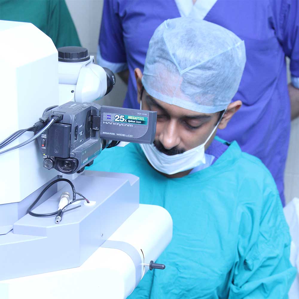 Detailed eye examination before cataract surgery