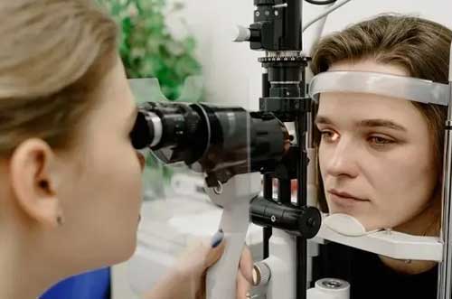 Image illustrating the use of artificial intelligence in eye care and diagnostics at Kenia Eye Hospital