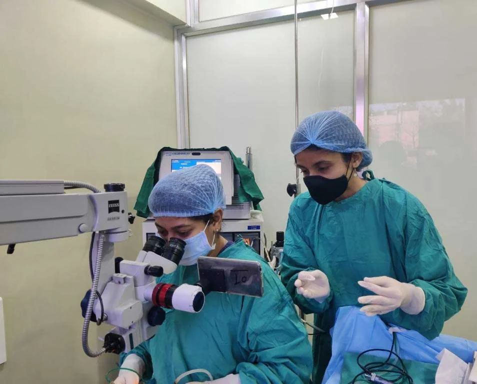 Hands-on surgical training session during Kenia Eye Hospital fellowship